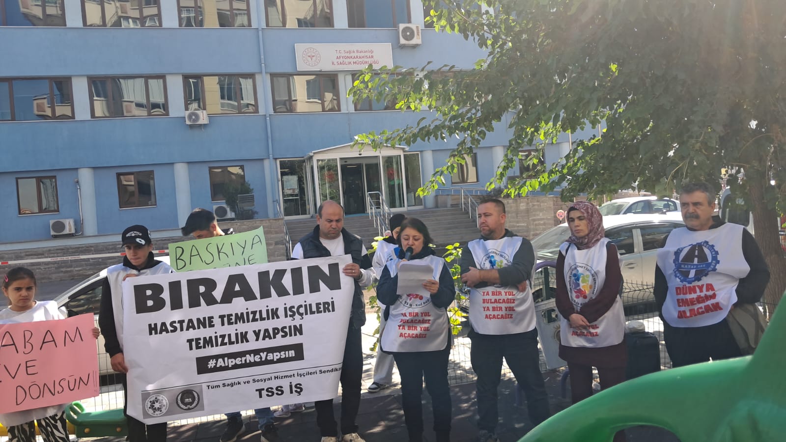 TSS İŞ'İN AFYON EYLEMİNDE HASTANE TEMİZLİK İŞÇİLERİYLE DAYANIŞMADAYDIK